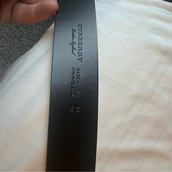 Burberry Authentic Cream Striped Belt with Fabric Texture - Picture 3 of 4